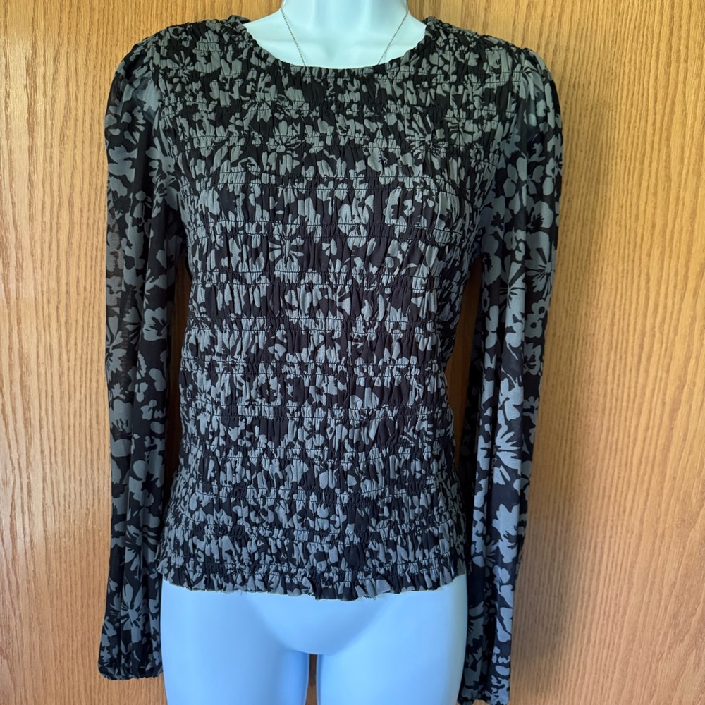 Evereve Floral Mesh Smocked Black & Gray Top Size M Ruched Long Sheer Sleeve
